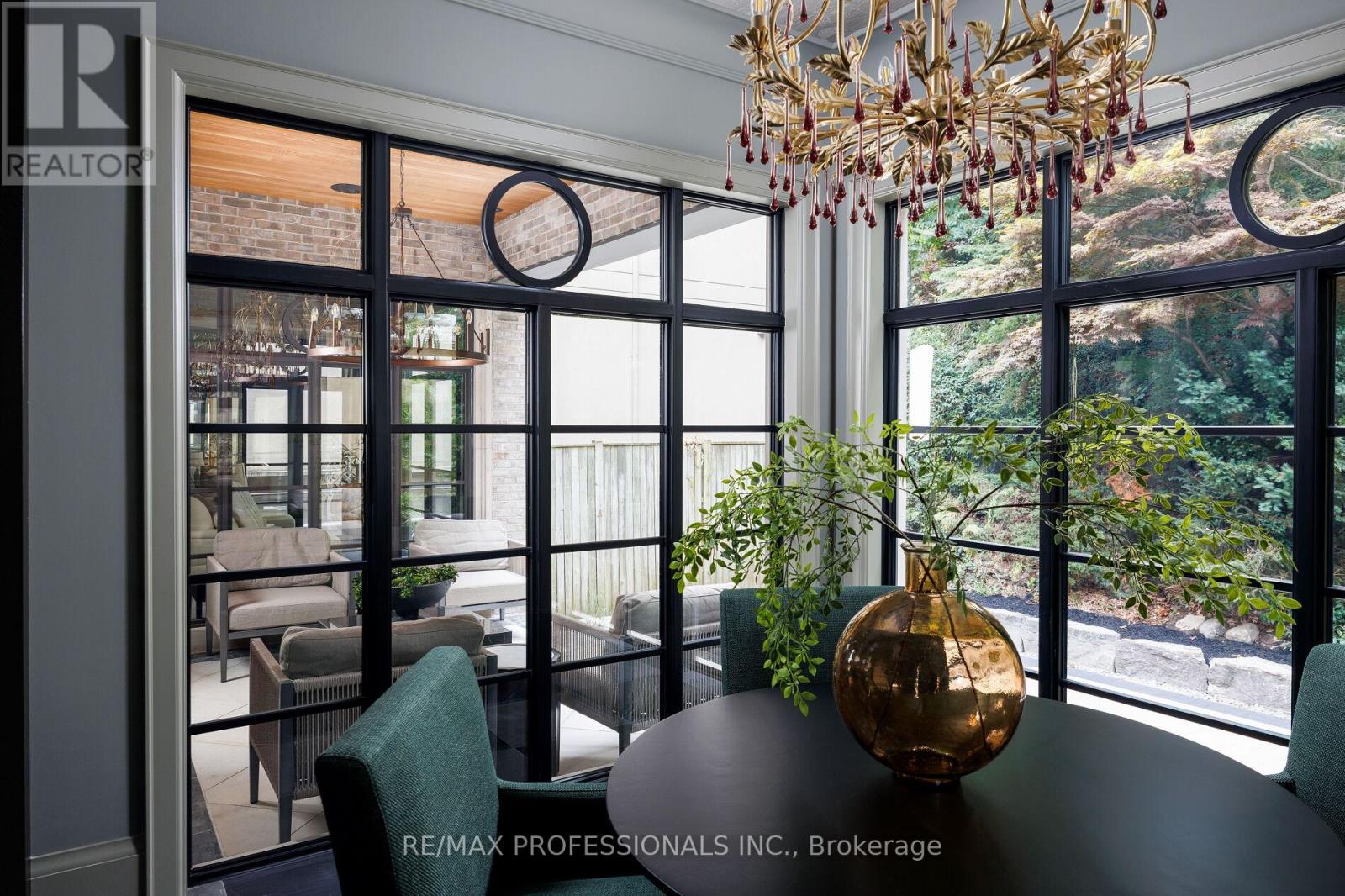 30 Dacre Crescent, Toronto, Ontario  M6S 2W1 - Photo 21 - W12807838