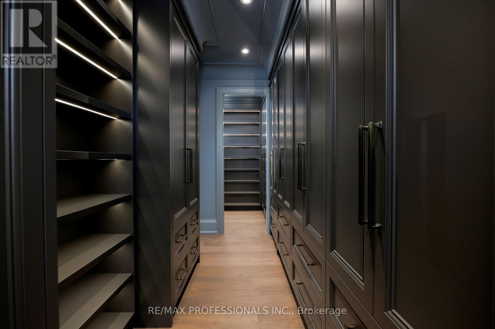 30 Dacre Crescent, Toronto, Ontario  M6S 2W1 - Photo 36 - W12807838