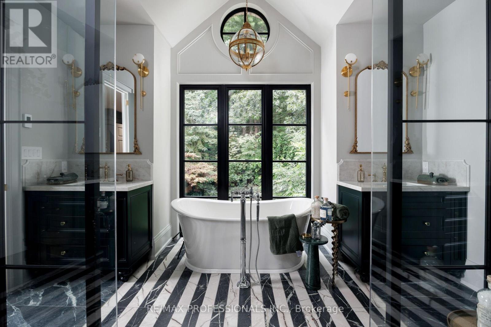 30 Dacre Crescent, Toronto, Ontario  M6S 2W1 - Photo 39 - W12807838