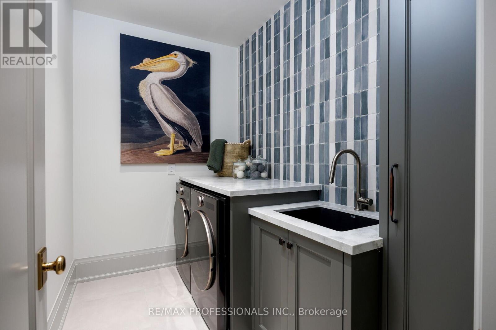 30 Dacre Crescent, Toronto, Ontario  M6S 2W1 - Photo 41 - W12807838