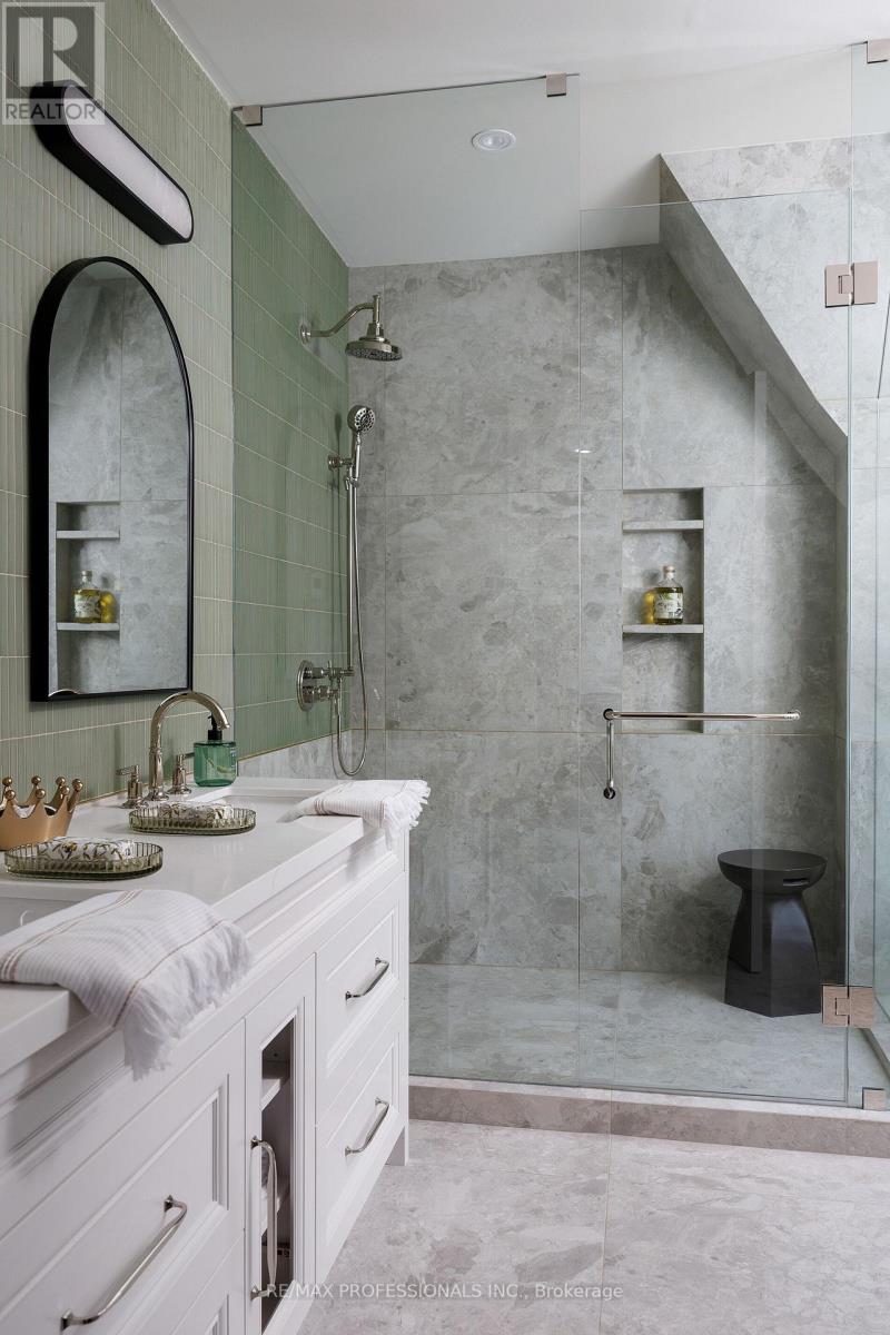 30 Dacre Crescent, Toronto, Ontario  M6S 2W1 - Photo 43 - W12807838