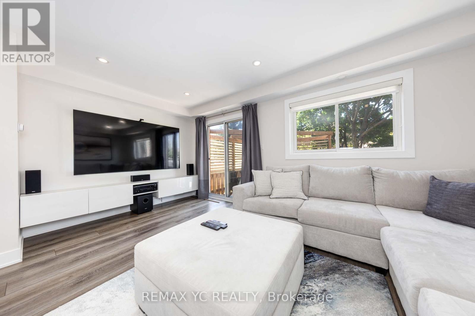 7042 Guildhall Court, Mississauga, Ontario  L5N 6Y7 - Photo 12 - W12807842