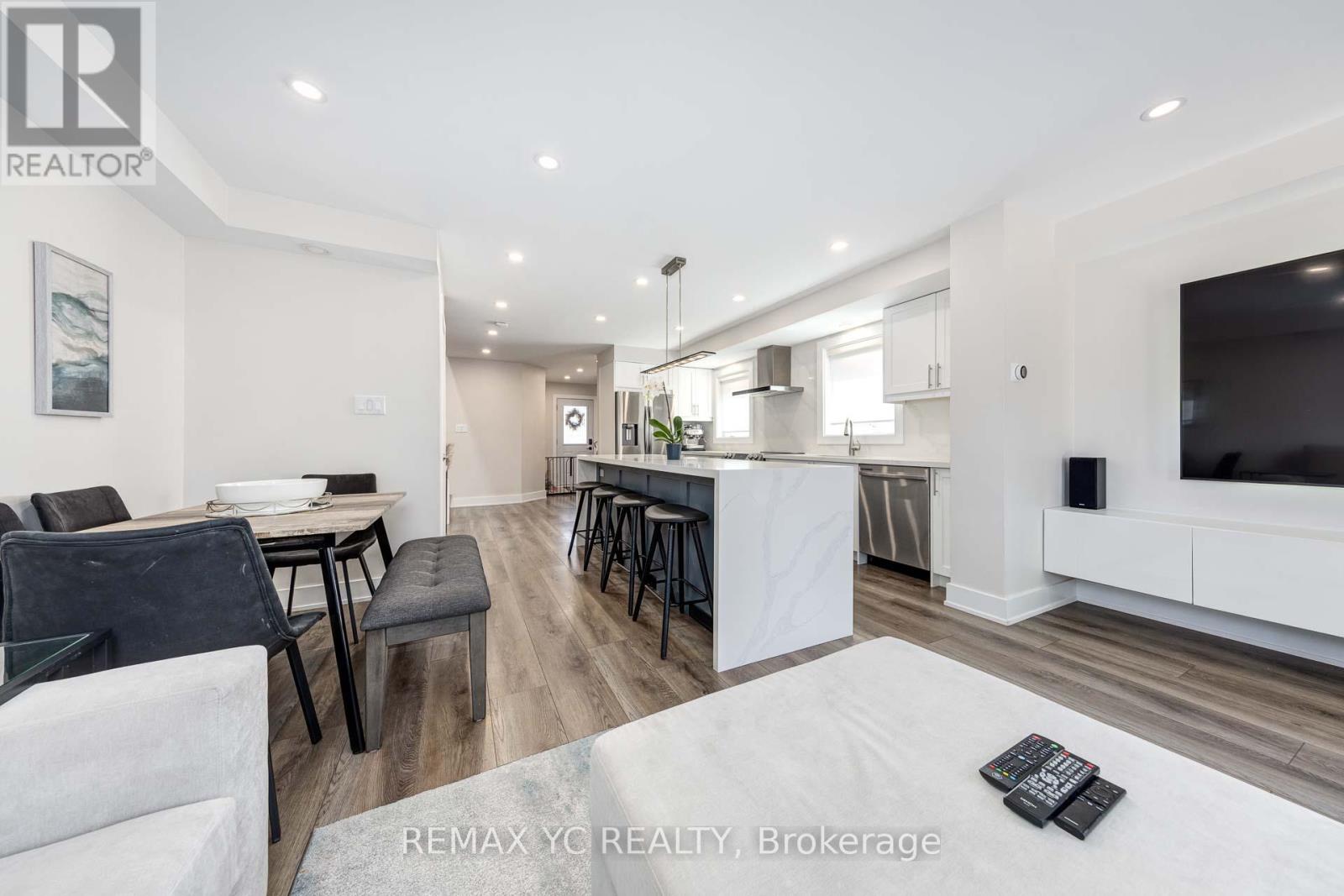 7042 Guildhall Court, Mississauga, Ontario  L5N 6Y7 - Photo 13 - W12807842