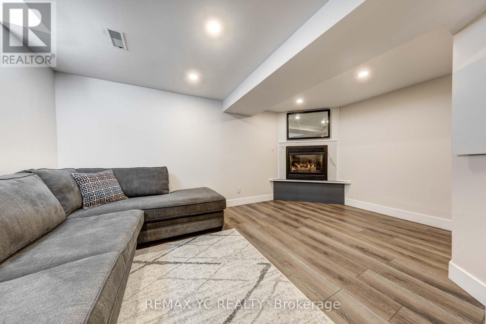 7042 Guildhall Court, Mississauga, Ontario  L5N 6Y7 - Photo 27 - W12807842