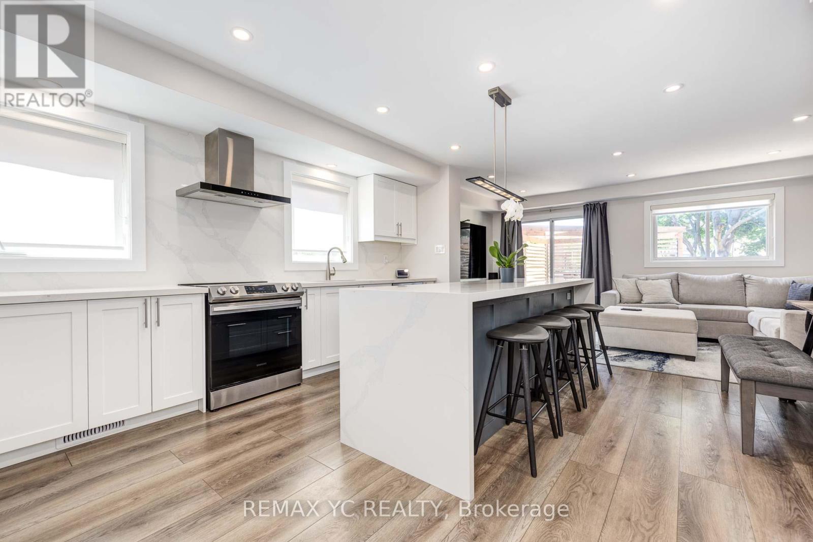 7042 Guildhall Court, Mississauga, Ontario  L5N 6Y7 - Photo 6 - W12807842