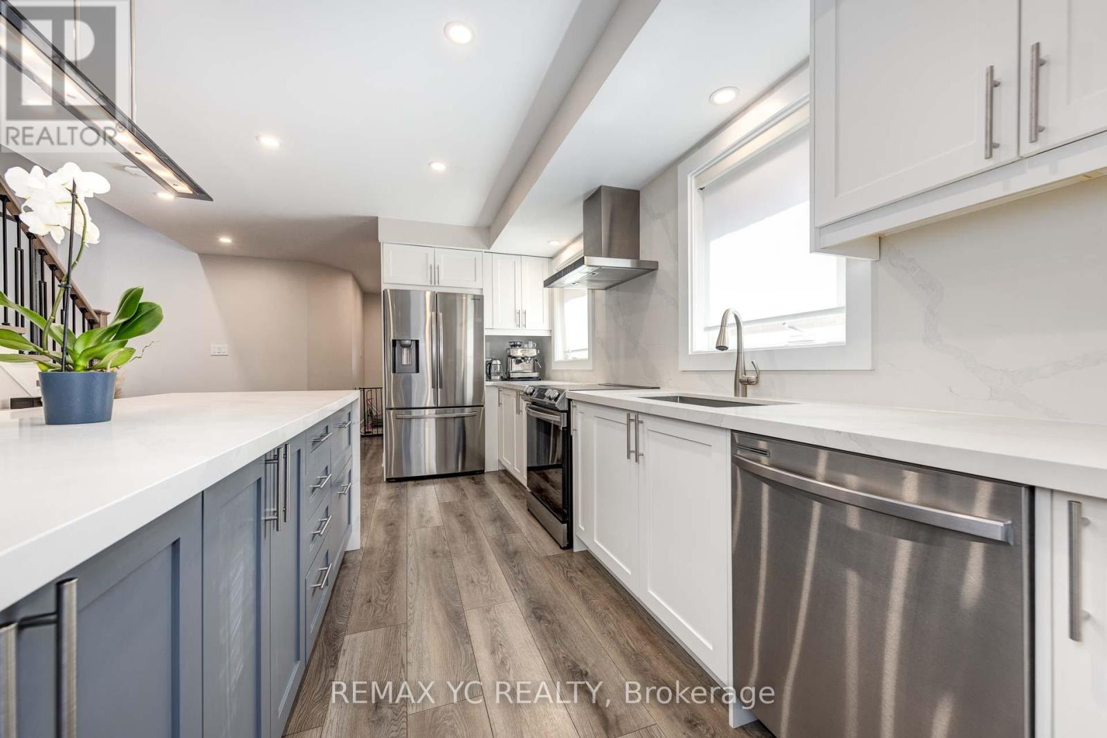 7042 Guildhall Court, Mississauga, Ontario  L5N 6Y7 - Photo 9 - W12807842