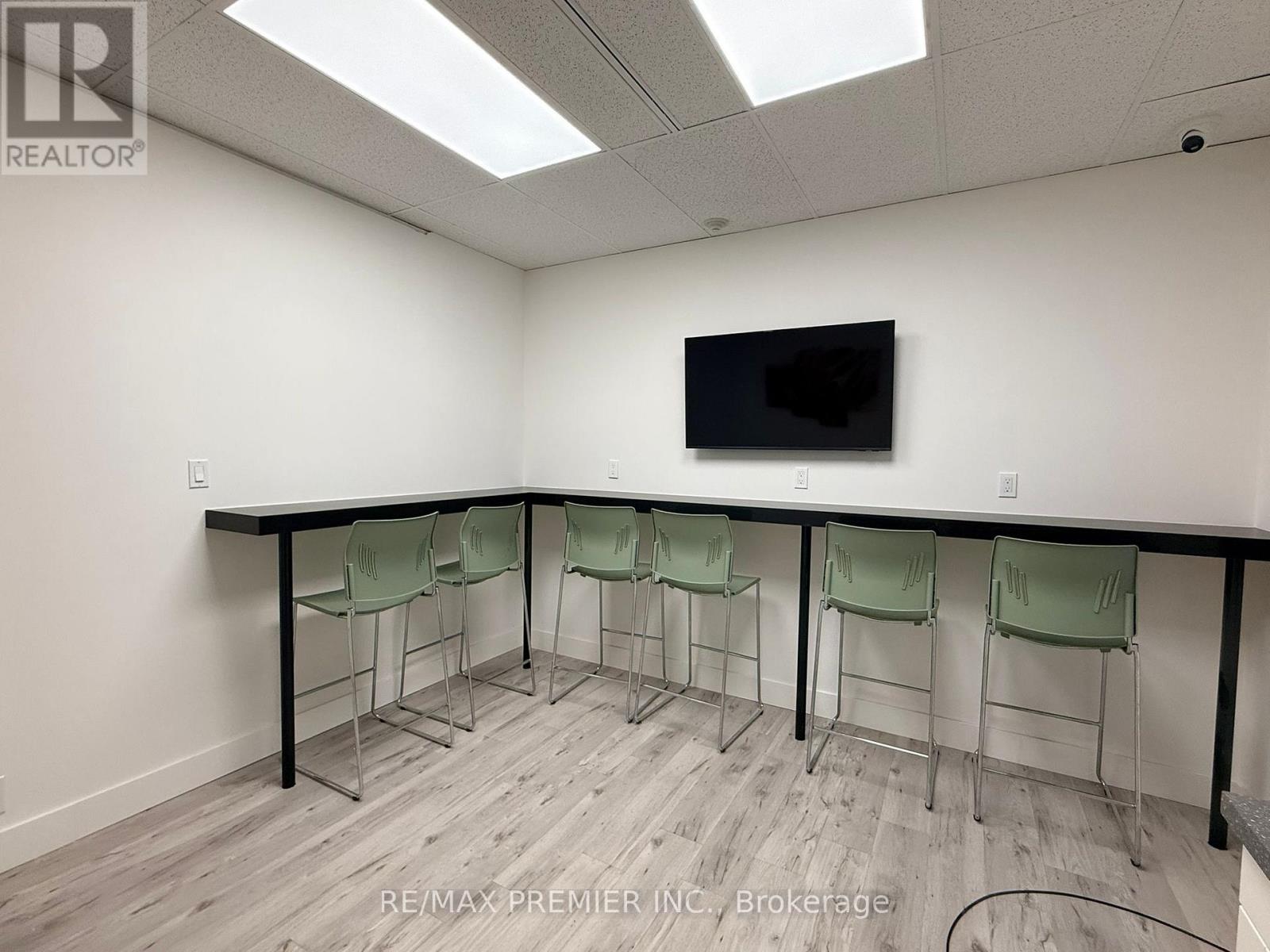 302-15 - 3390 South Service Road E, Burlington, Ontario  L7N 3J5 - Photo 14 - W12807852