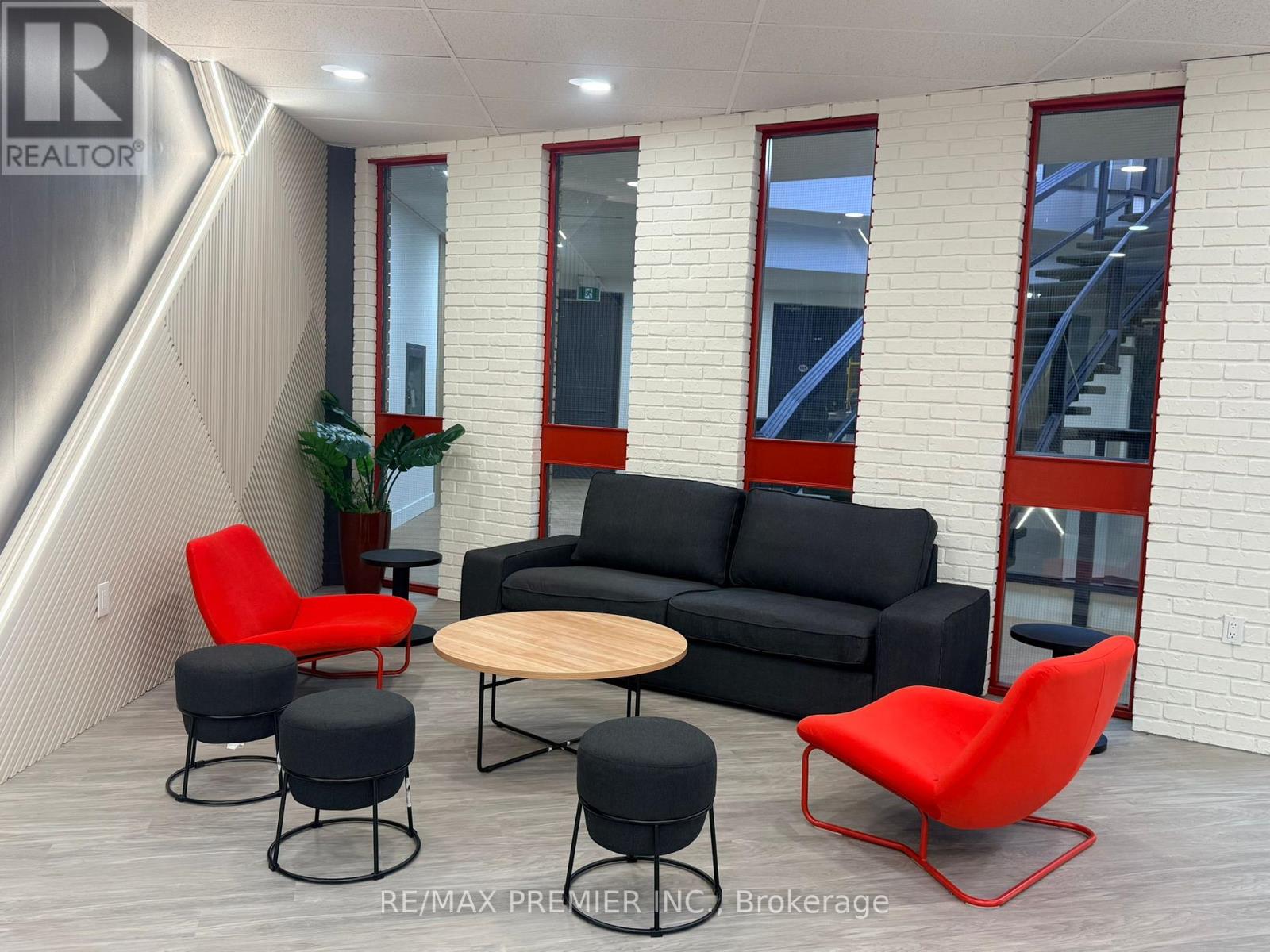 302-15 - 3390 South Service Road E, Burlington, Ontario  L7N 3J5 - Photo 4 - W12807852