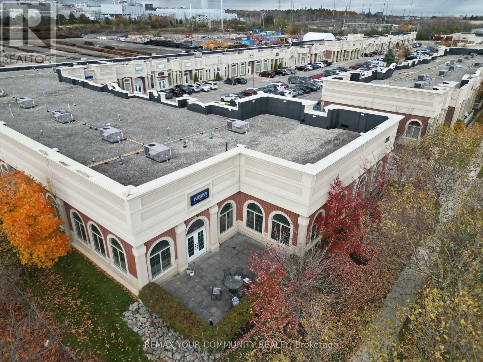 26-27 - 1525 Cornwall Road, Oakville, Ontario L6J 0B2 - Photo 2 - W12807870