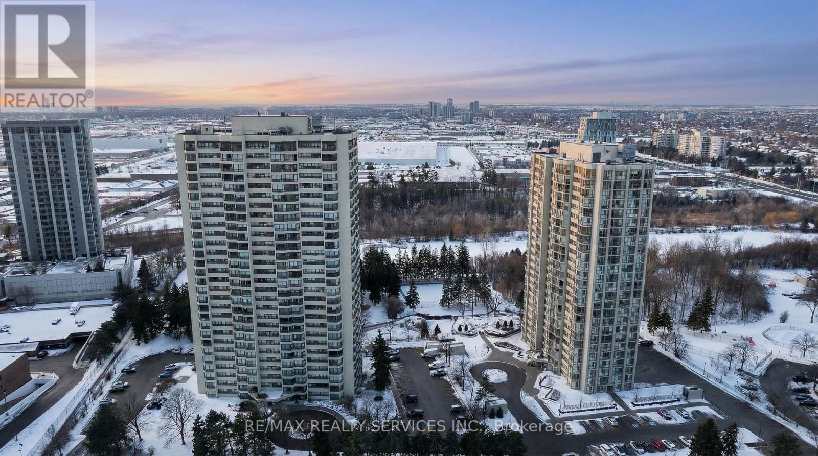 203 - 8 LISA STREET, Brampton, Ontario