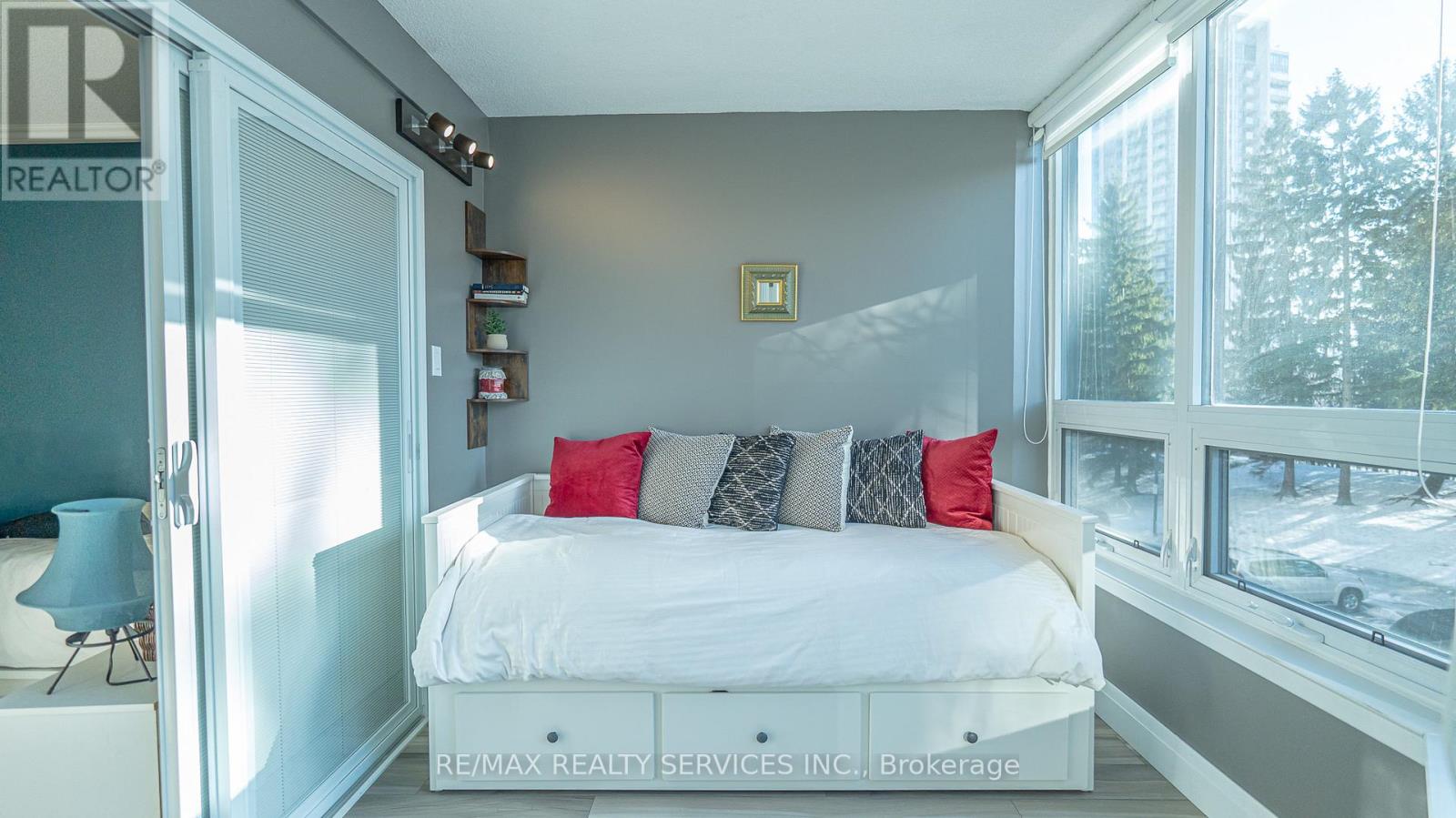 203 - 8 Lisa Street, Brampton, Ontario  L6T 4S6 - Photo 10 - W12807882