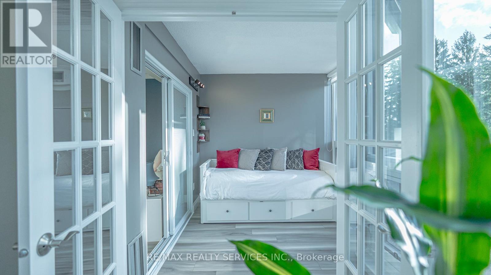 203 - 8 Lisa Street, Brampton, Ontario  L6T 4S6 - Photo 11 - W12807882