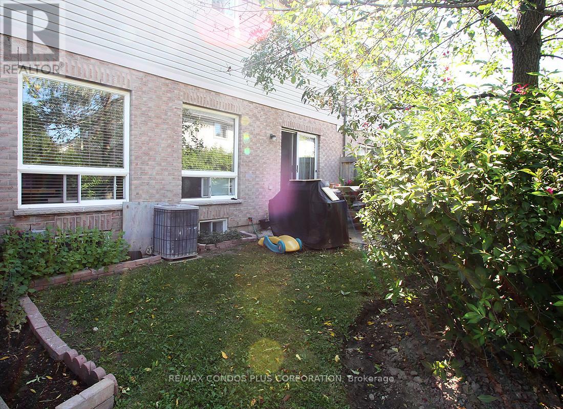 517 Ravenstone Crescent, Mississauga, Ontario  L5R 4A6 - Photo 2 - W12807886