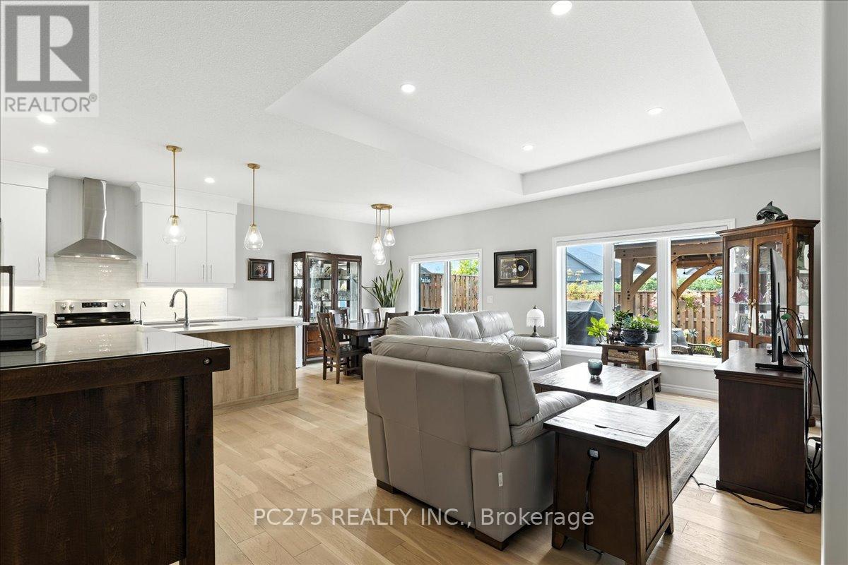 23 Matheson Crescent, East Zorra-Tavistock, Ontario  N0J 1M0 - Photo 7 - X12807988