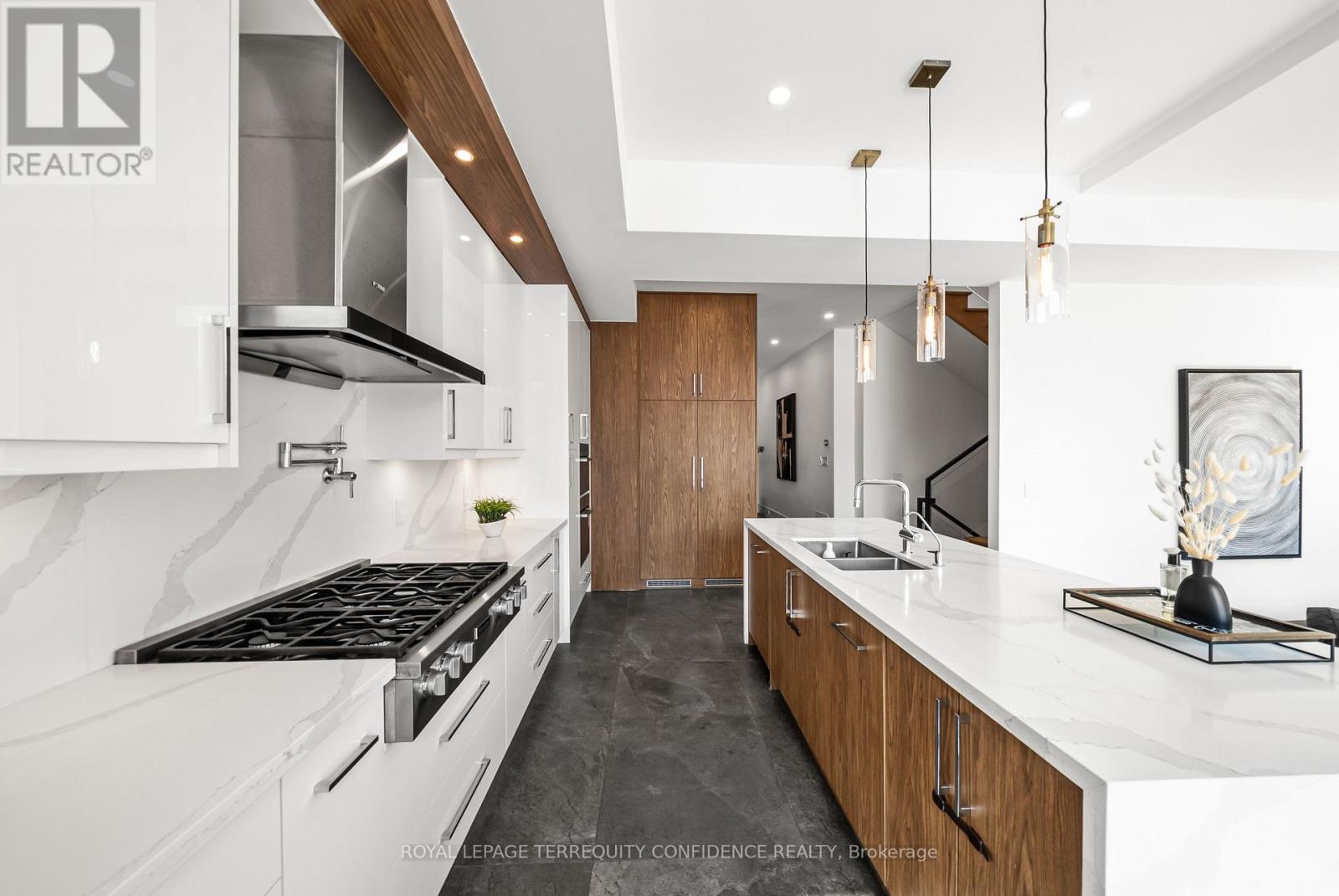 299 Hounslow Avenue, Toronto, Ontario  M2R 1H4 - Photo 8 - C12807944