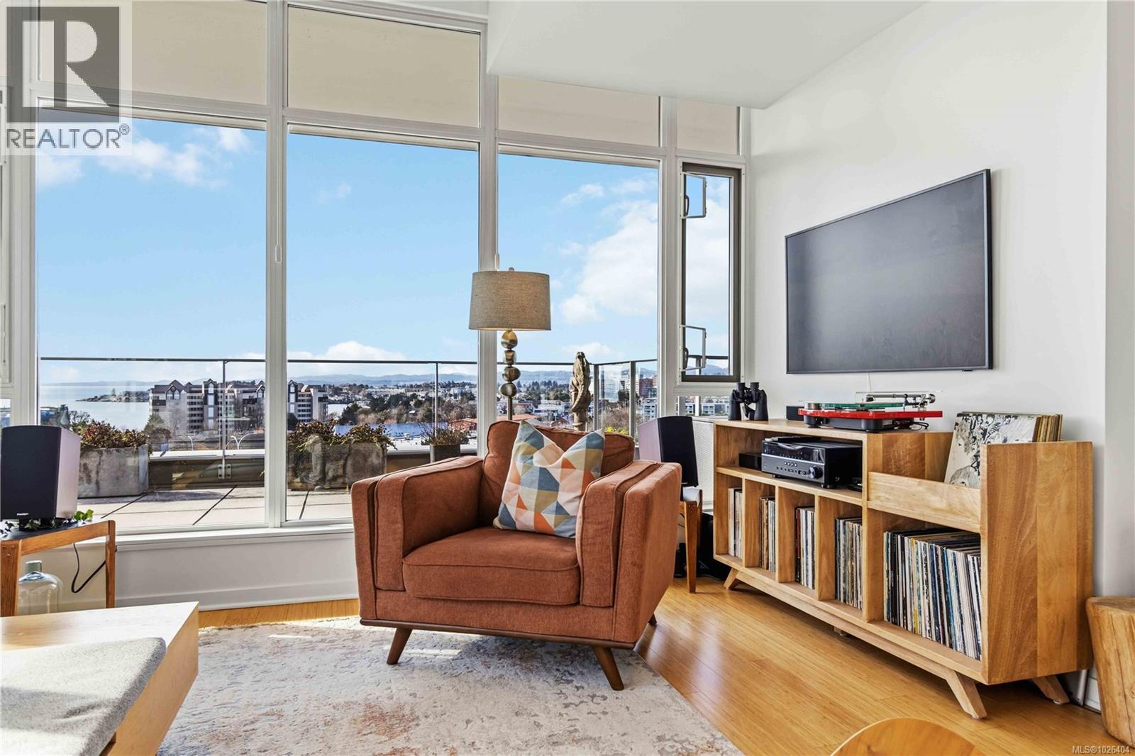 901 373 Tyee Rd, Victoria, British Columbia V9A 0B3 - Photo 9 - 1026404