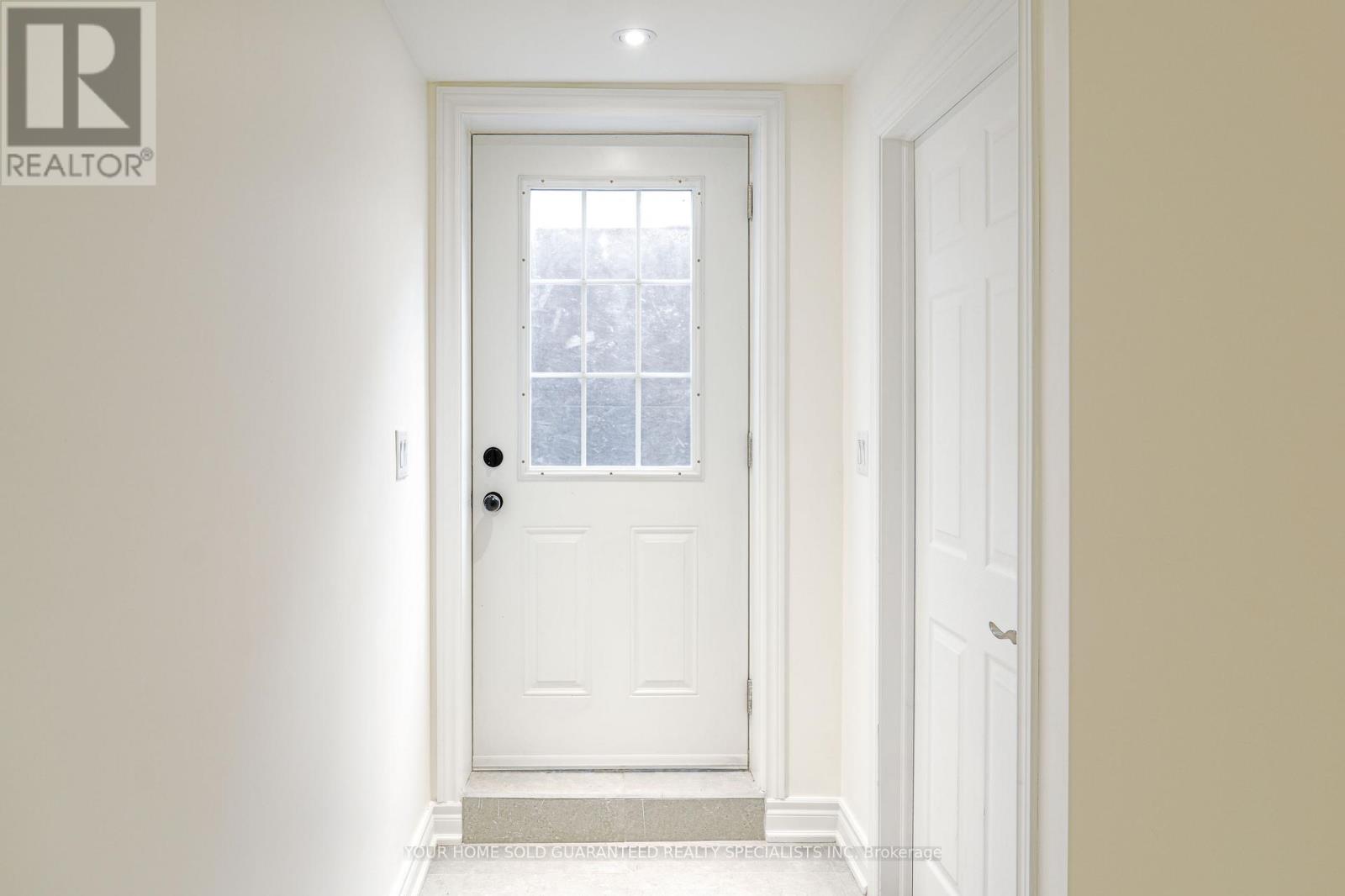 29 Bloomfield Trail, Richmond Hill, Ontario L4E 2J8 - Photo 2 - N12807972