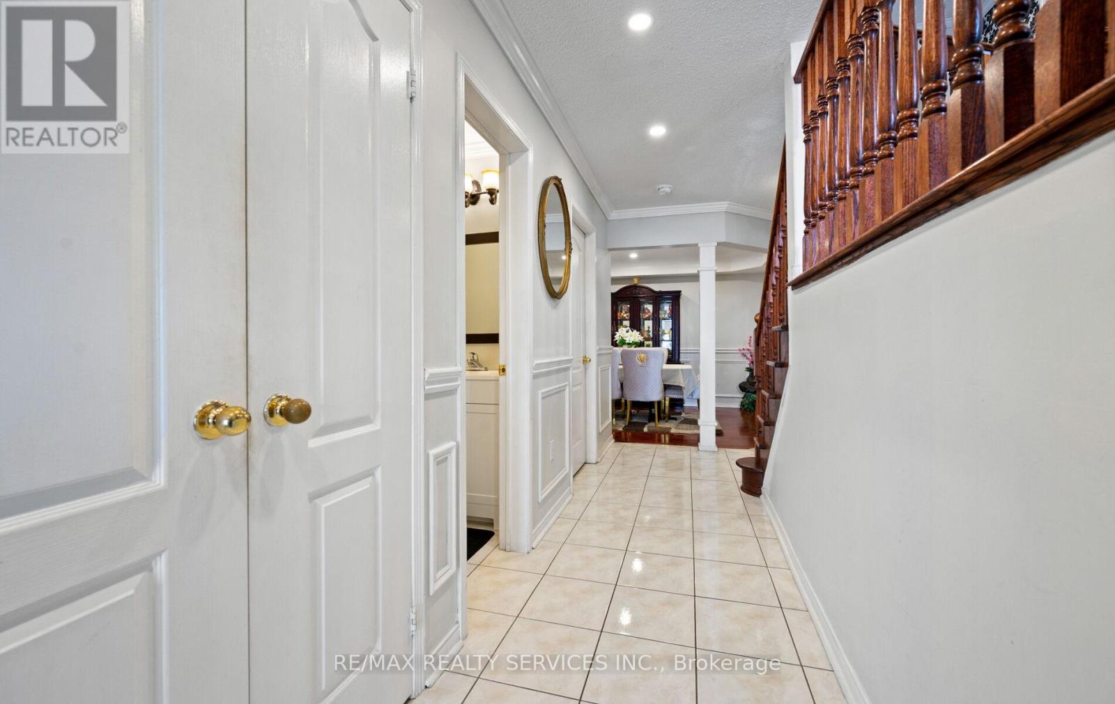 23 Edenvalley Road, Brampton, Ontario  L7A 2M6 - Photo 5 - W12807888