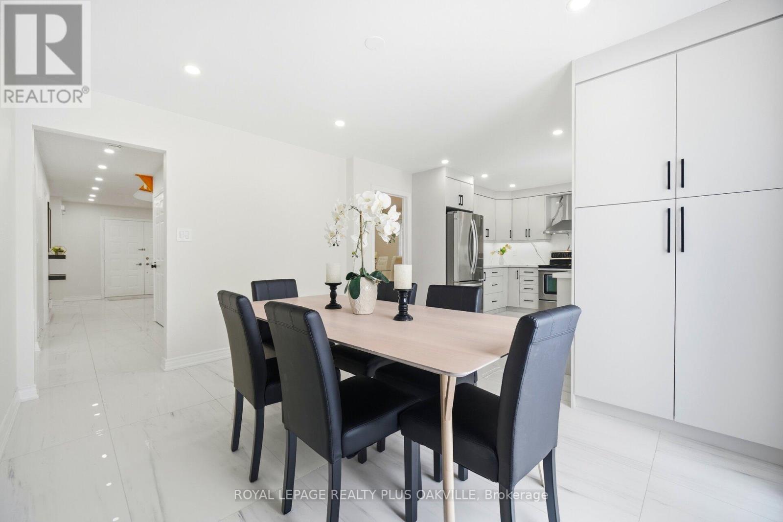 1346 Chalfield Drive, Oakville, Ontario  L6J 6R5 - Photo 12 - W12807922