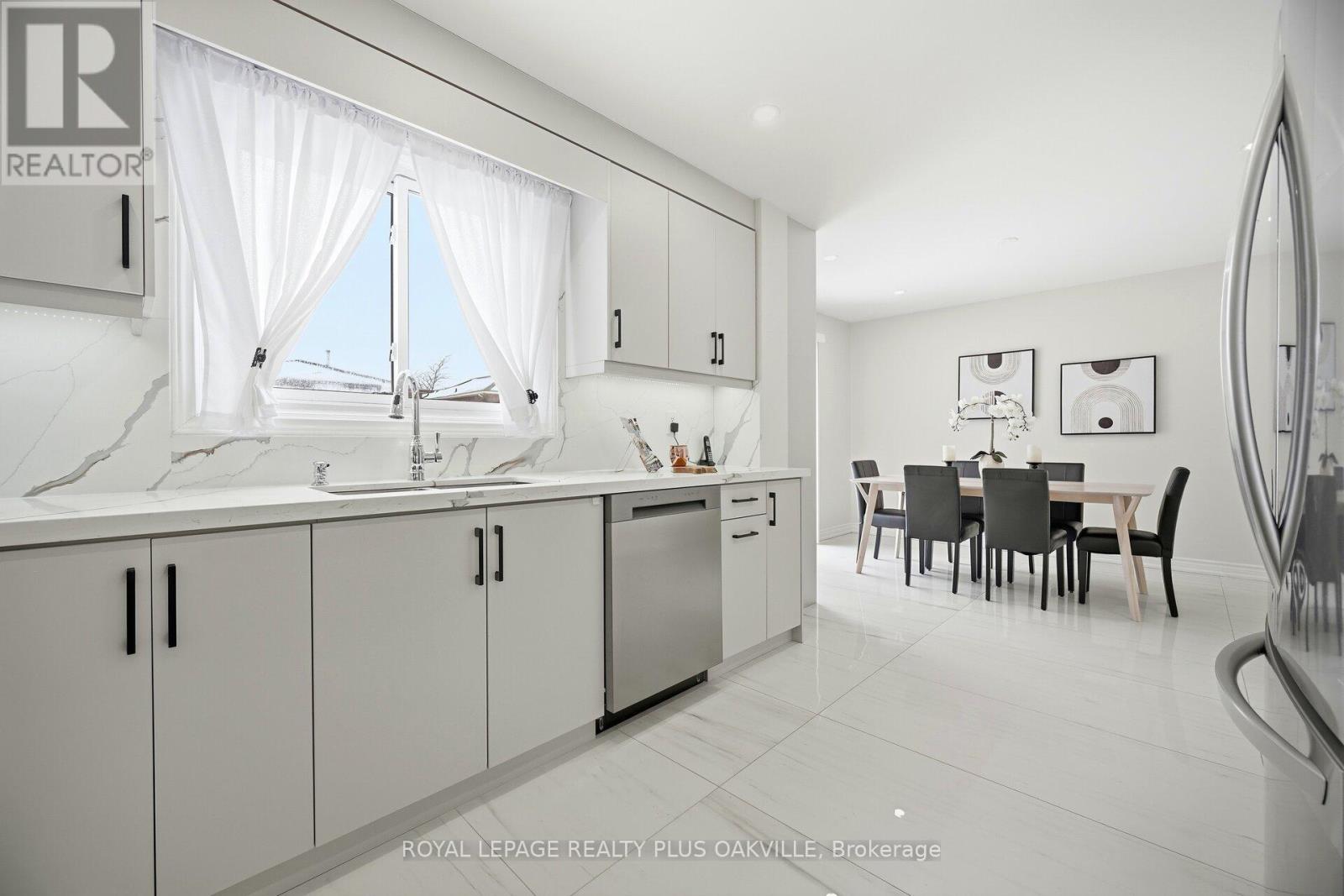 1346 Chalfield Drive, Oakville, Ontario  L6J 6R5 - Photo 15 - W12807922