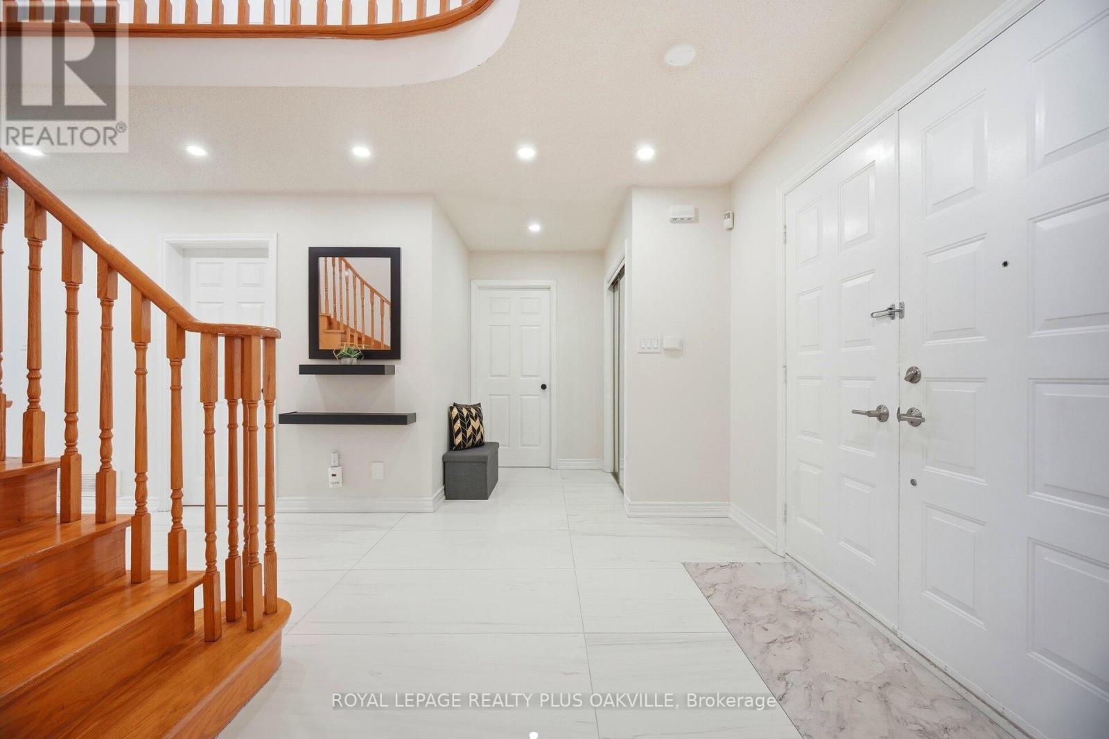 1346 Chalfield Drive, Oakville, Ontario  L6J 6R5 - Photo 25 - W12807922