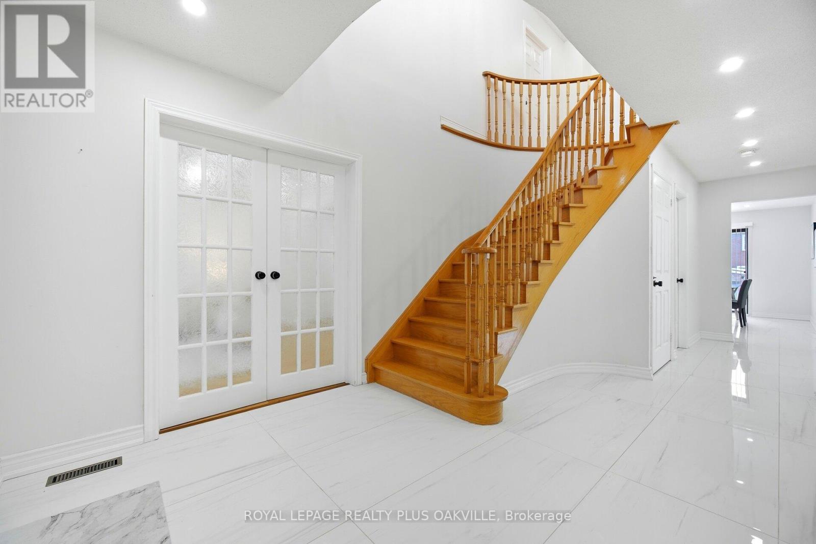 1346 Chalfield Drive, Oakville, Ontario  L6J 6R5 - Photo 29 - W12807922