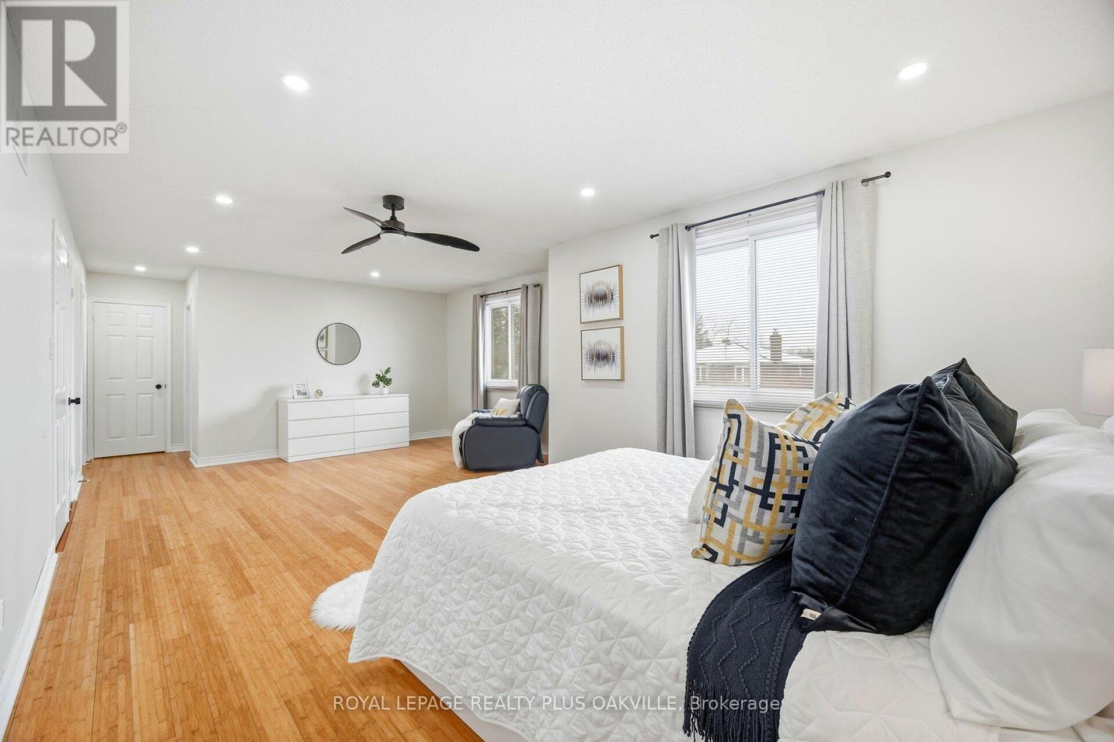 1346 Chalfield Drive, Oakville, Ontario  L6J 6R5 - Photo 32 - W12807922