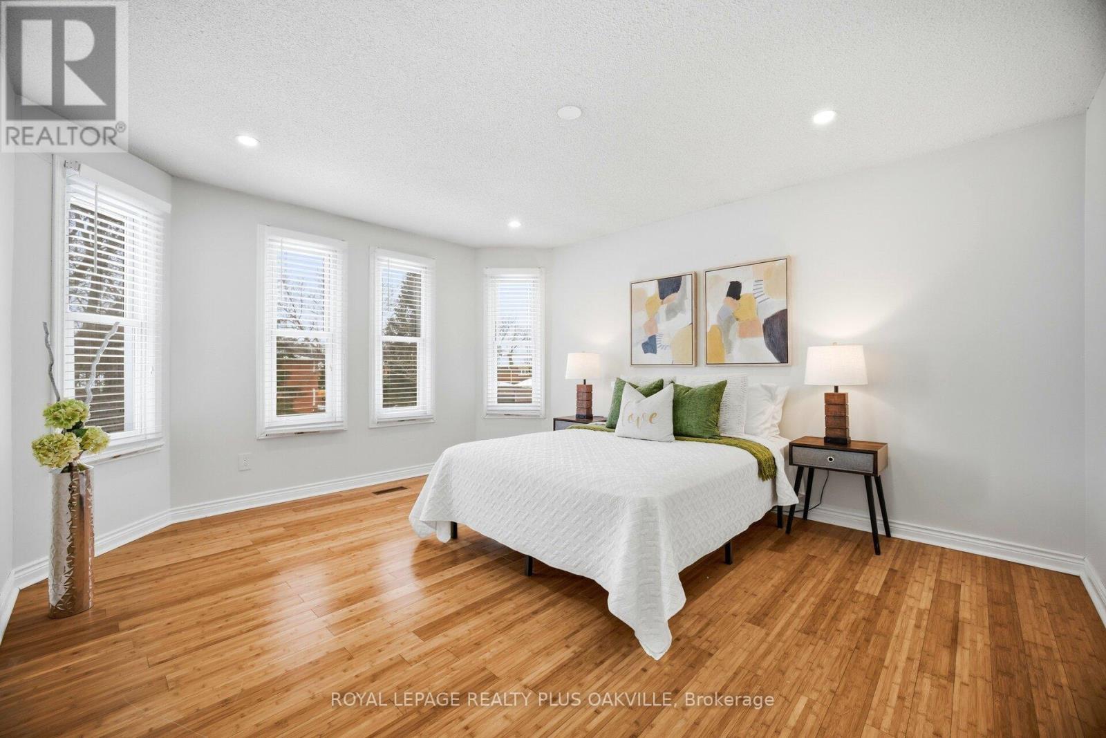 1346 Chalfield Drive, Oakville, Ontario  L6J 6R5 - Photo 38 - W12807922