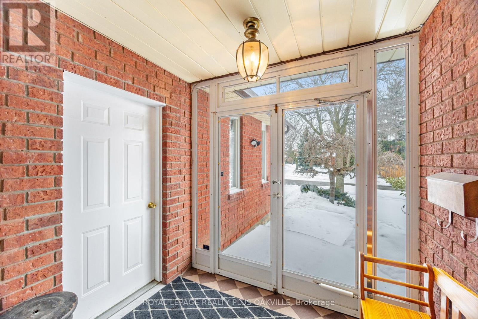 1346 Chalfield Drive, Oakville, Ontario  L6J 6R5 - Photo 4 - W12807922