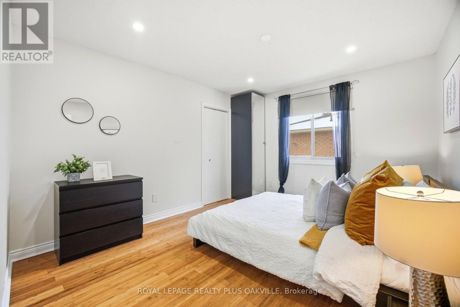 1346 Chalfield Drive, Oakville, Ontario  L6J 6R5 - Photo 40 - W12807922