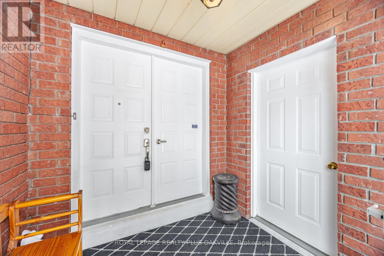 1346 Chalfield Drive, Oakville, Ontario  L6J 6R5 - Photo 5 - W12807922