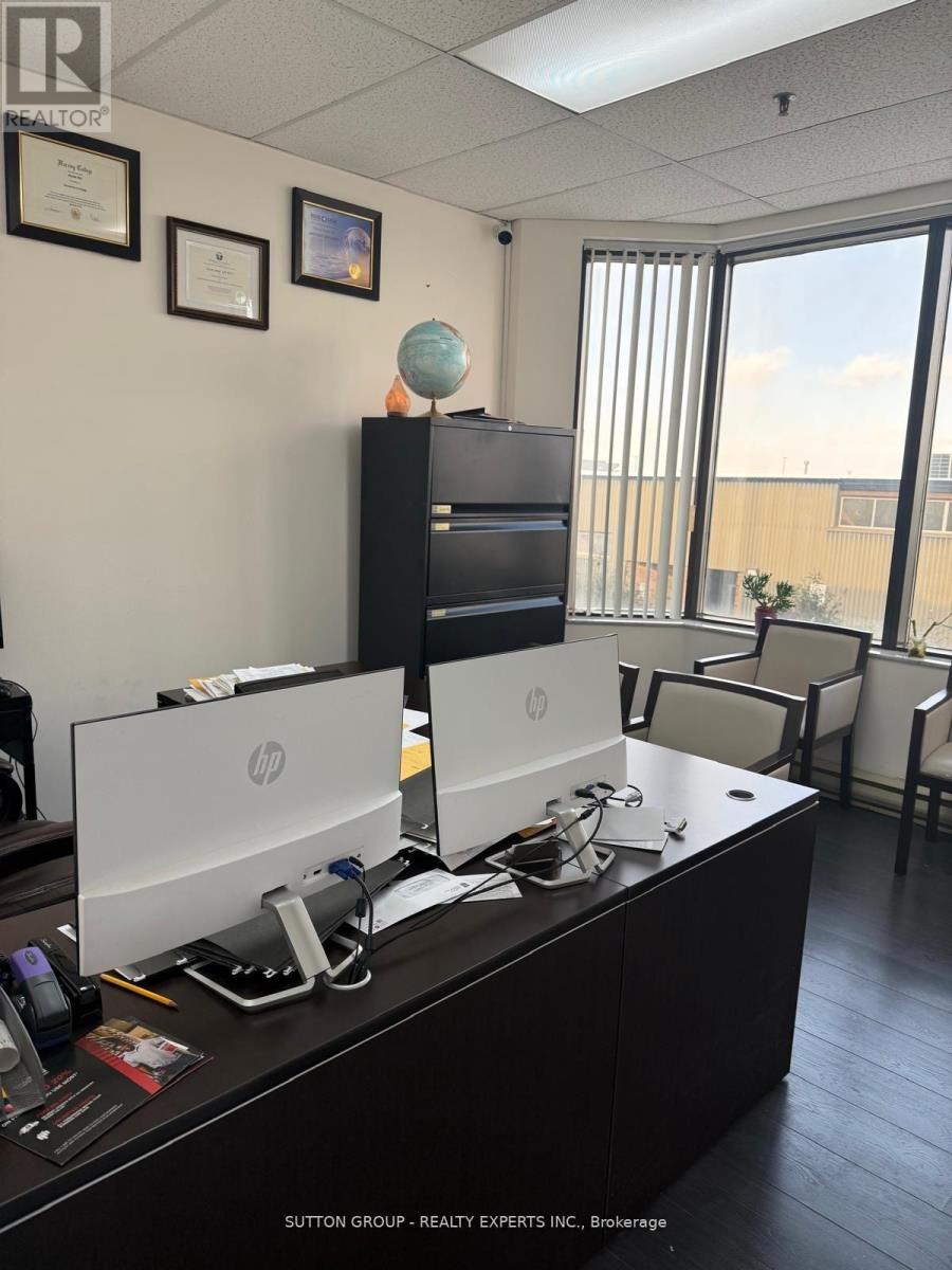 223 ( 3 Offices ) - 350 Rutherford Road S, Brampton, Ontario  L6W 3M2 - Photo 9 - W12807978