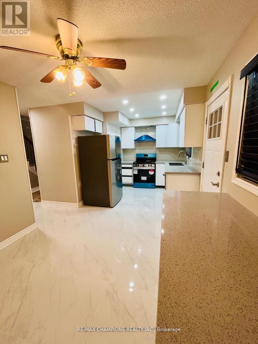 14 Simmons Boulevard, Brampton, Ontario  L6V 3V5 - Photo 5 - W12807998