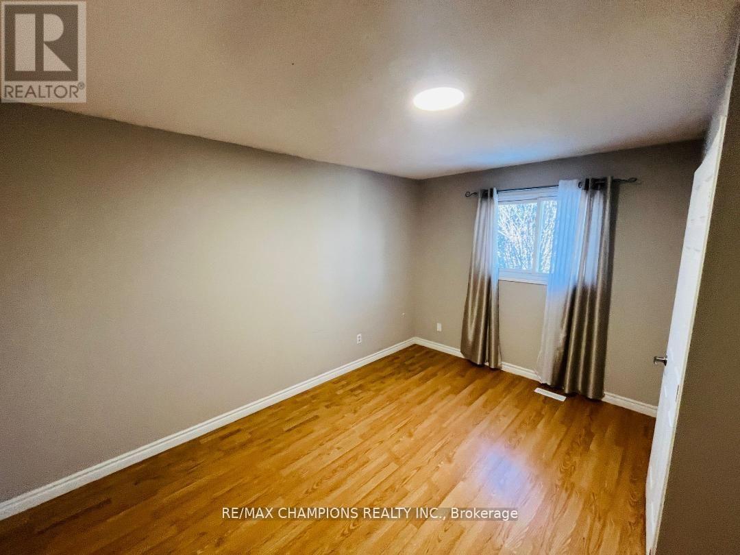 14 Simmons Boulevard, Brampton, Ontario  L6V 3V5 - Photo 7 - W12807998