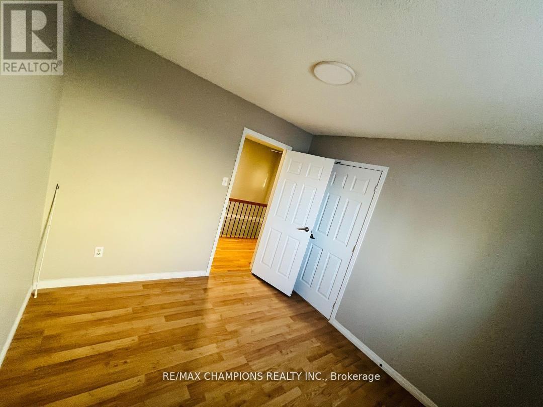 14 Simmons Boulevard, Brampton, Ontario  L6V 3V5 - Photo 9 - W12807998