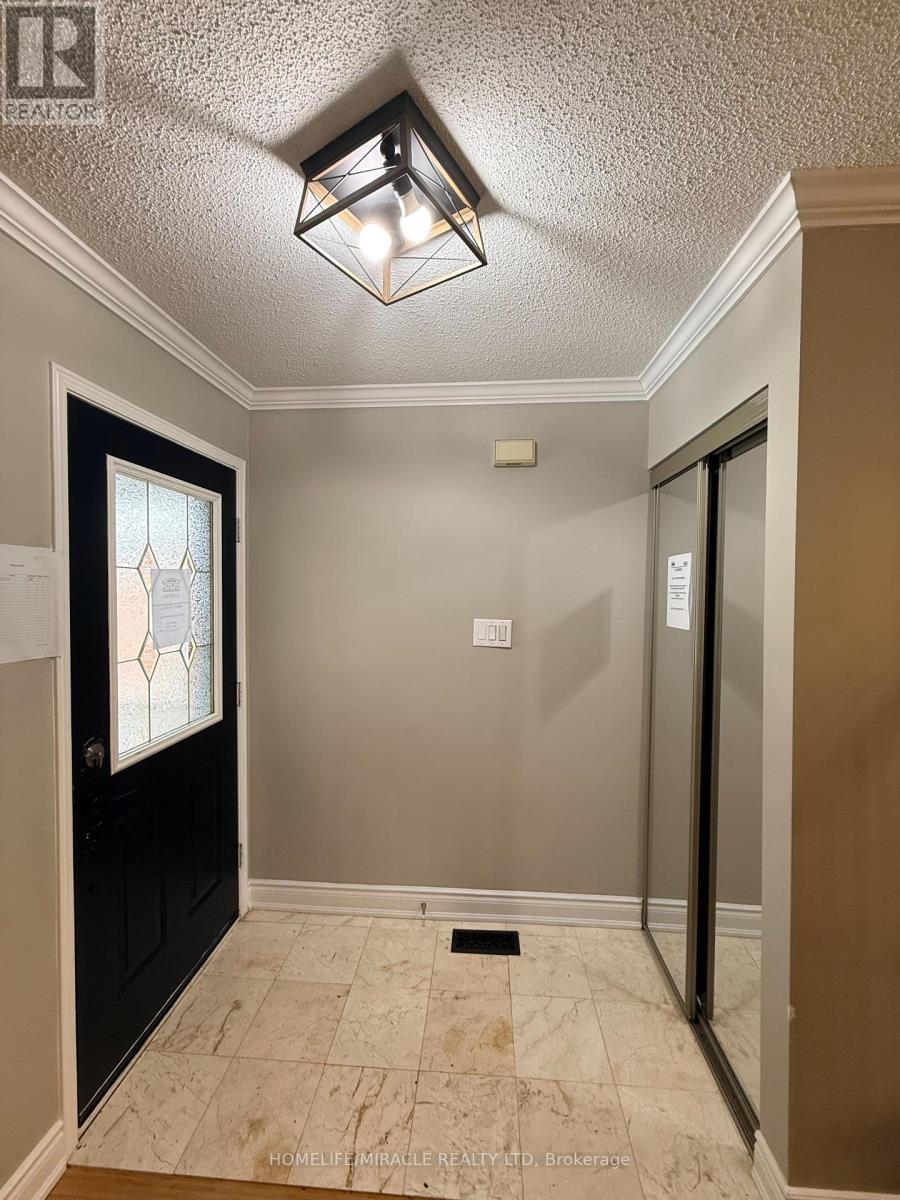 9 Caruso Drive, Brampton, Ontario  L6Y 5B1 - Photo 9 - W12808006