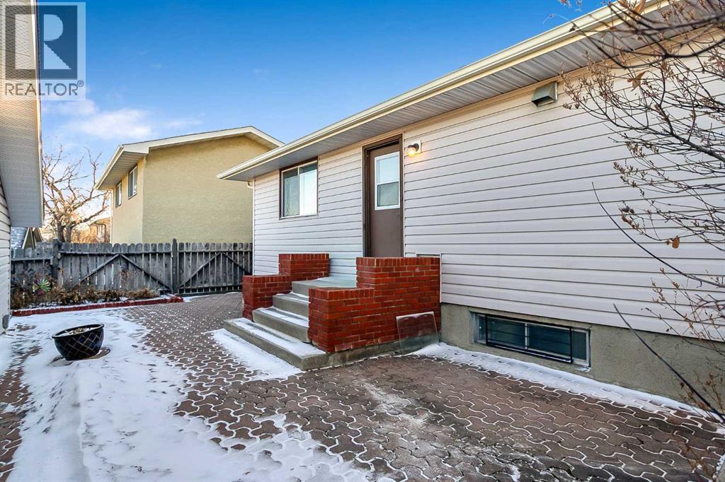 467 Berkley Crescent Nw, Calgary, Alberta T3K 1A9 - Photo 39 - A2280704