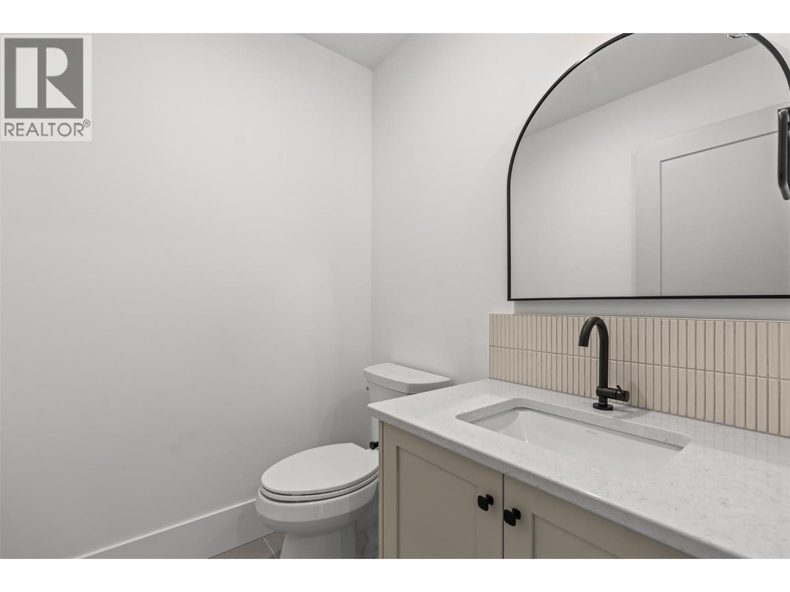 7013 Manning Place, Vernon, British Columbia  V1B 0B6 - Photo 17 - 10376054