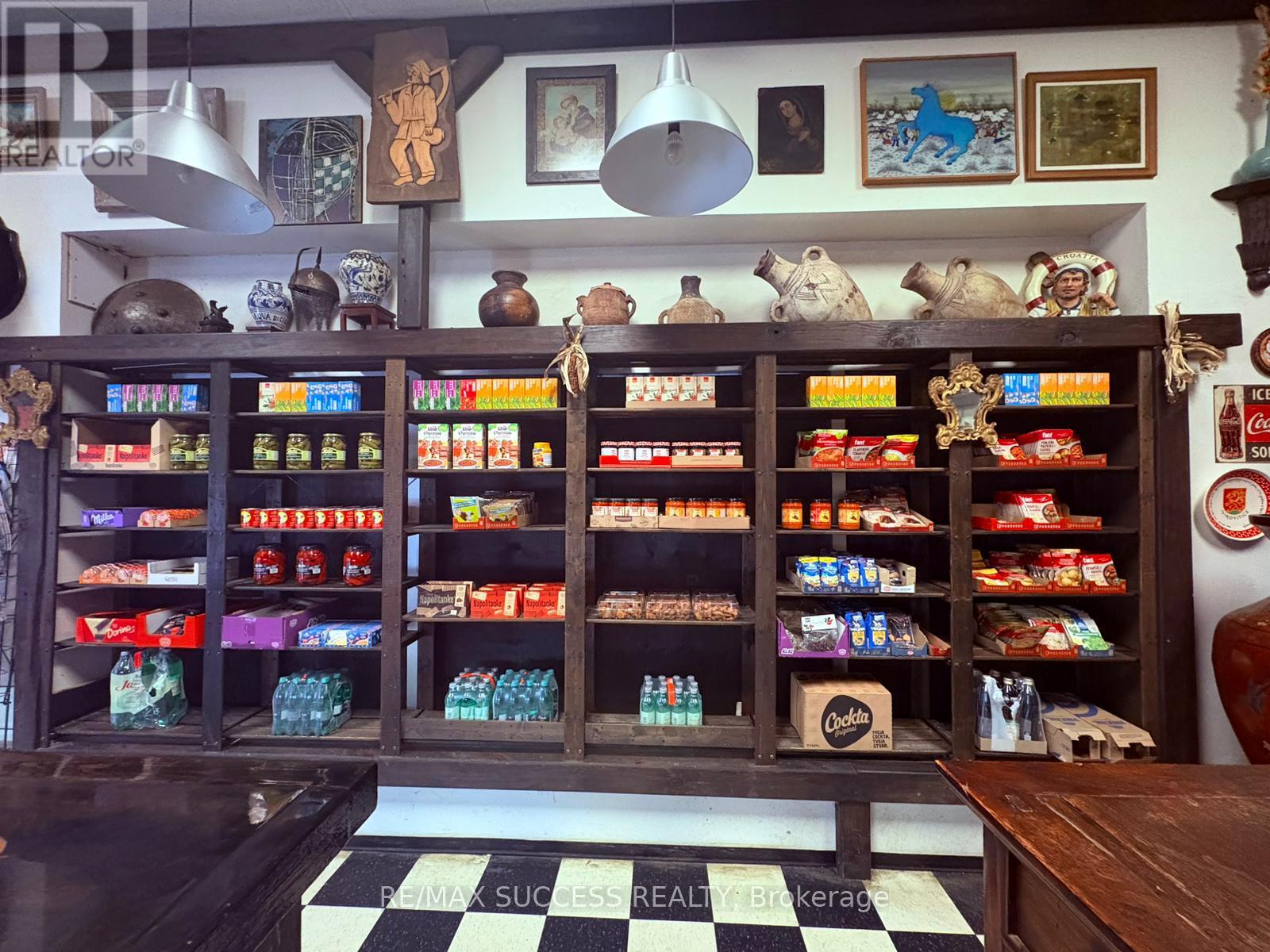 918 Dundas Street E, Mississauga, Ontario  L4Y 4H9 - Photo 3 - W12802756