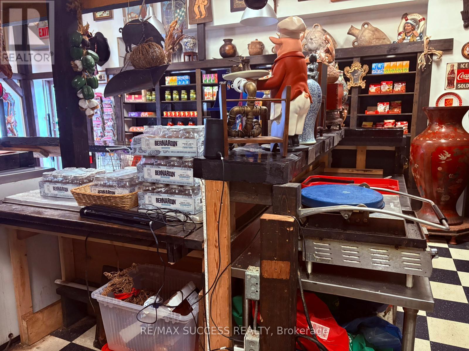 918 Dundas Street E, Mississauga, Ontario  L4Y 4H9 - Photo 8 - W12802756