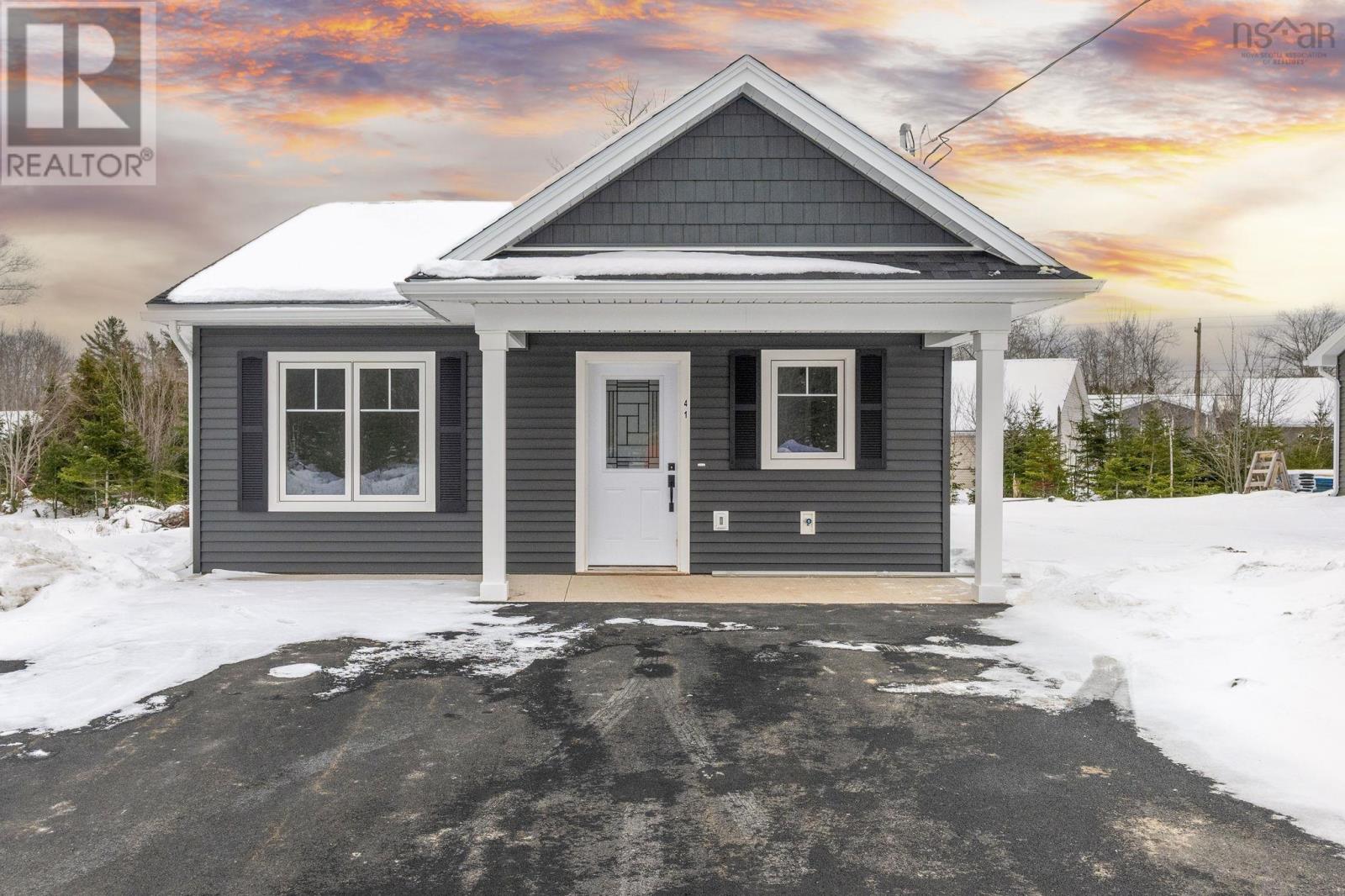 41 Amelia Ave Avenue, Stewiacke, Nova Scotia  B0N 2J0 - Photo 1 - 202529143