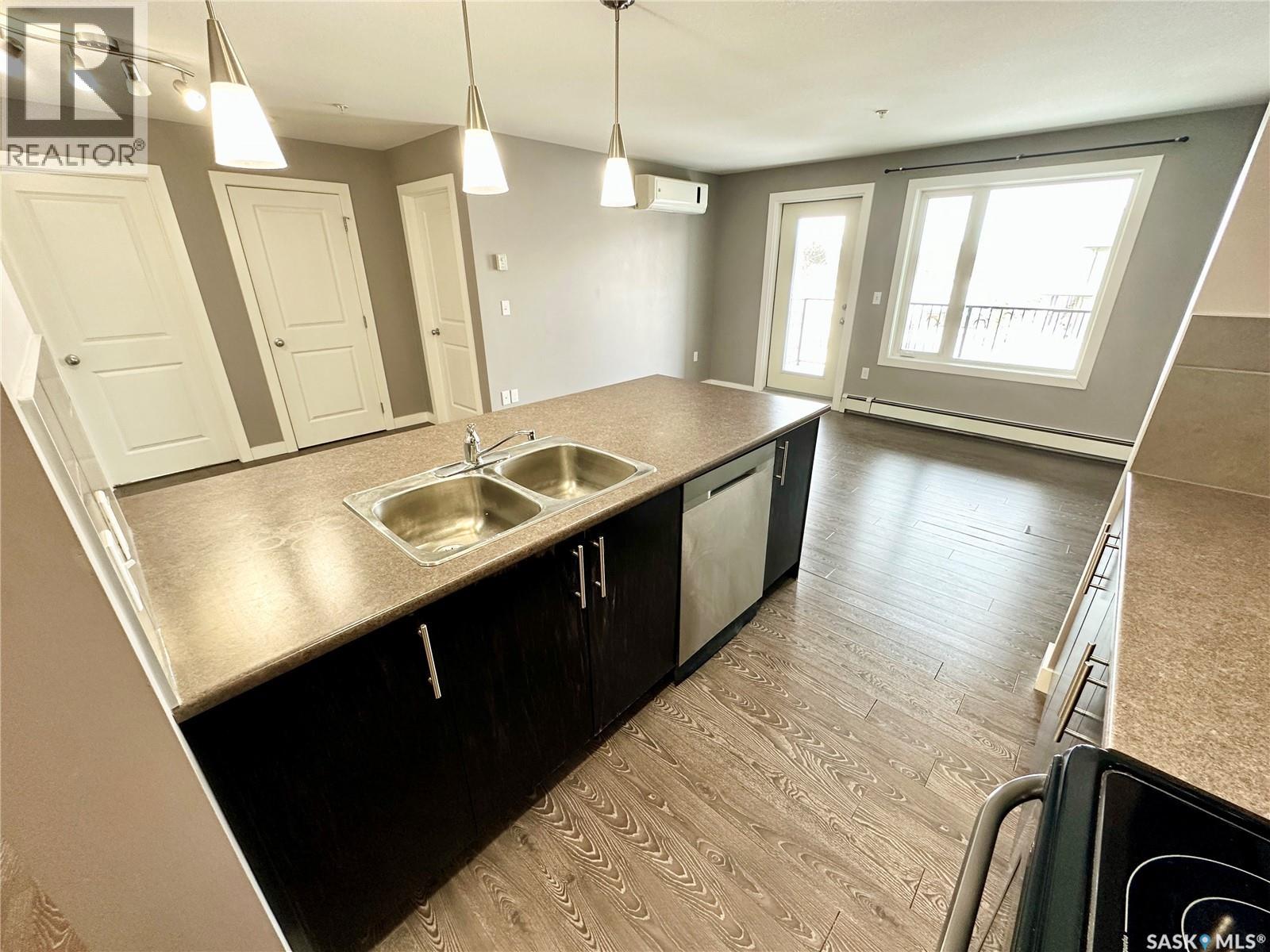 202 820 5th Street Ne, Weyburn, Saskatchewan  S4H 2V2 - Photo 3 - SK028938