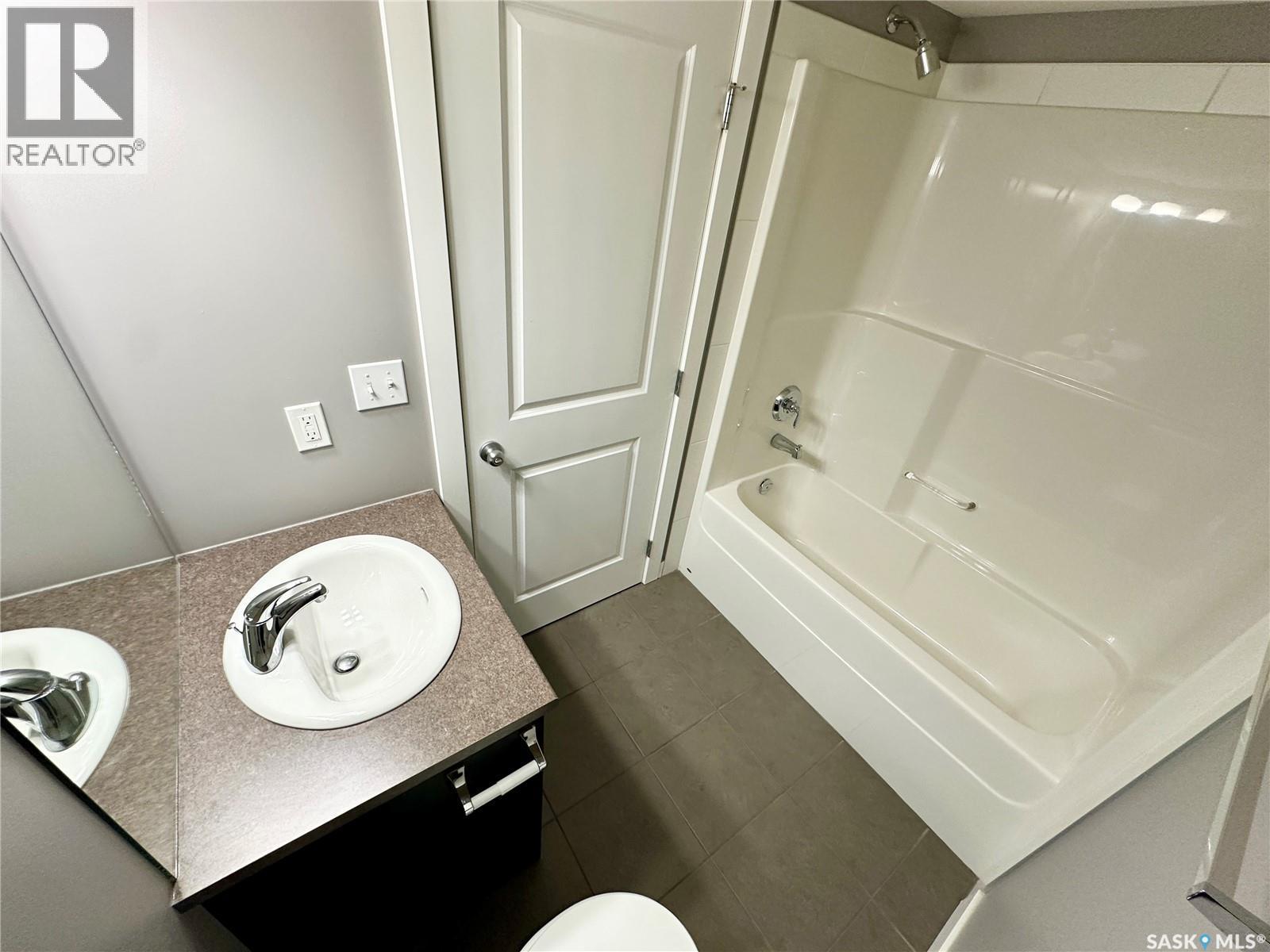 202 820 5th Street Ne, Weyburn, Saskatchewan  S4H 2V2 - Photo 7 - SK028938