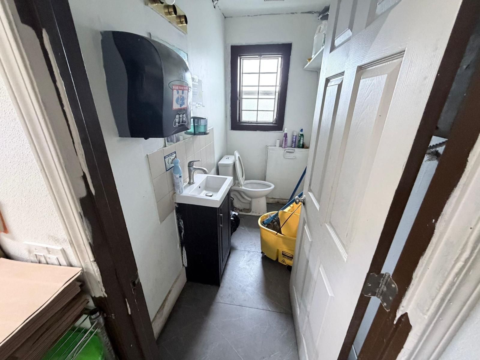 Unknown Address, ,    - Photo 8 - C8076376