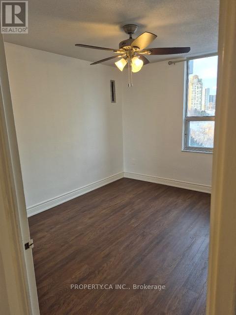 712 - 10 Edgecliffe Golfway, Toronto, Ontario  M3C 3A3 - Photo 2 - C12808032