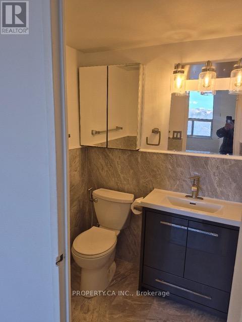 712 - 10 Edgecliffe Golfway, Toronto, Ontario  M3C 3A3 - Photo 5 - C12808032