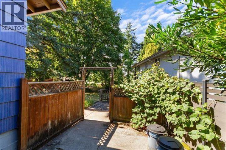 2058 Hillside Avenue, Coquitlam, British Columbia  V3K 1K7 - Photo 11 - R3092120