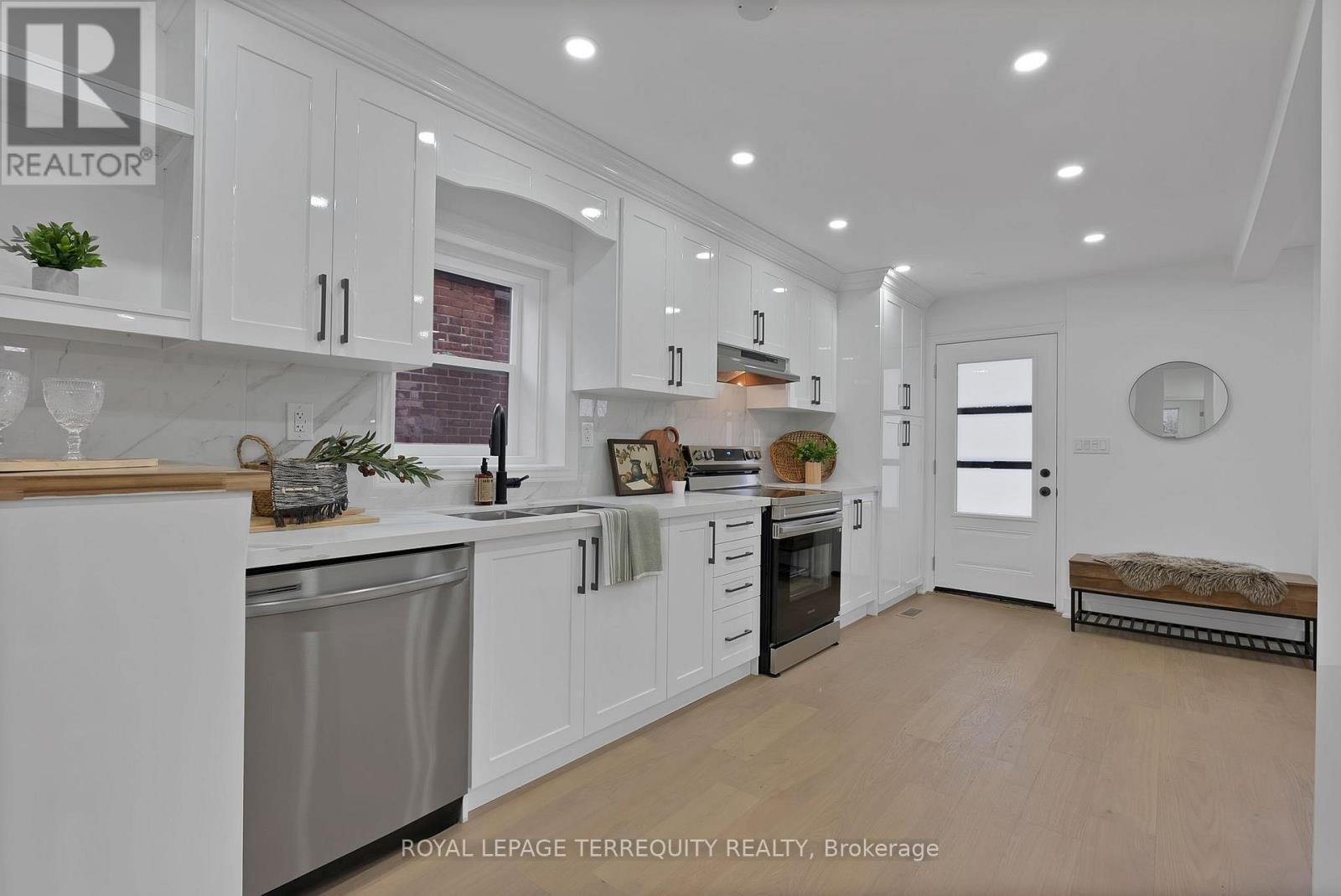 40 Leroy Avenue, Toronto, Ontario  M4J 4G8 - Photo 6 - E12805530