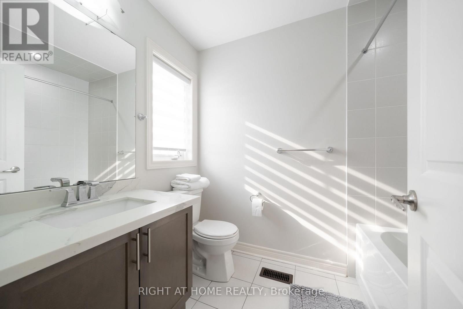 12 Tupling Street, Bradford West Gwillimbury, Ontario  L3Z 0W8 - Photo 37 - N12774272