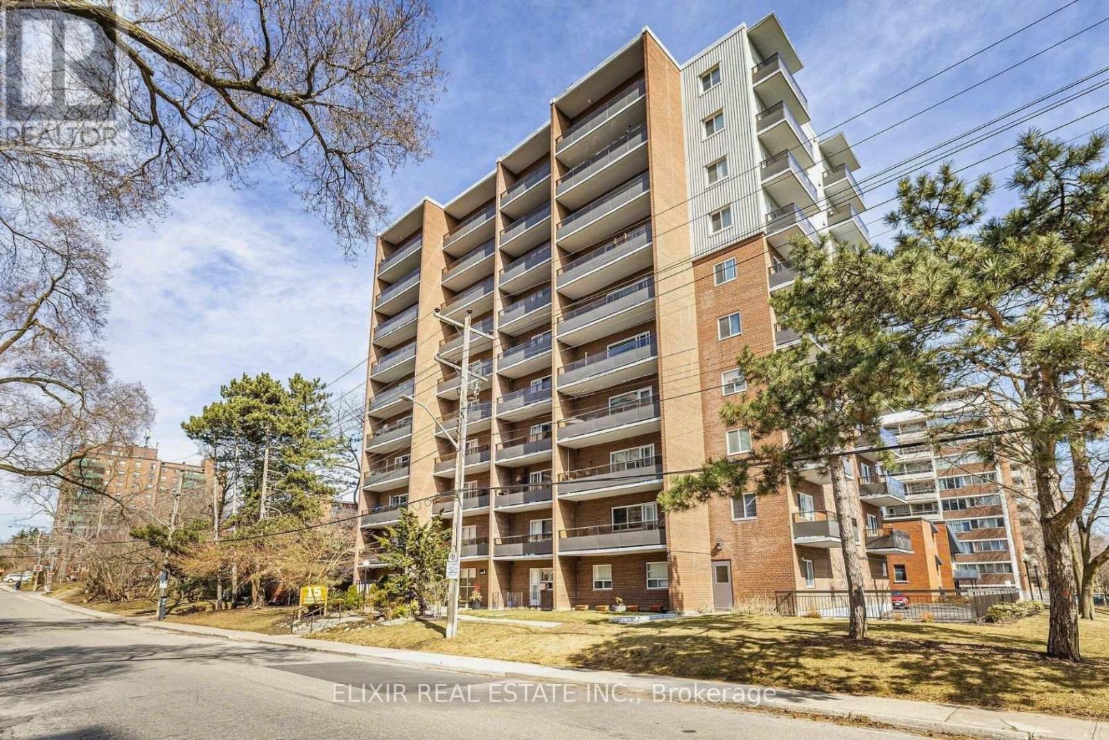 605 - 15 Elizabeth Street N, Mississauga, Ontario  L5G 2Z3 - Photo 1 - W12808012